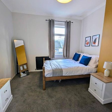Spacious And Homey 4 Bedroom House Bishop Auckland Bagian luar foto