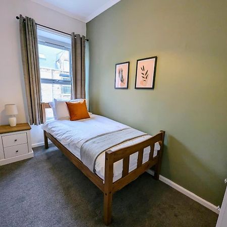 Spacious And Homey 4 Bedroom House Bishop Auckland Bagian luar foto