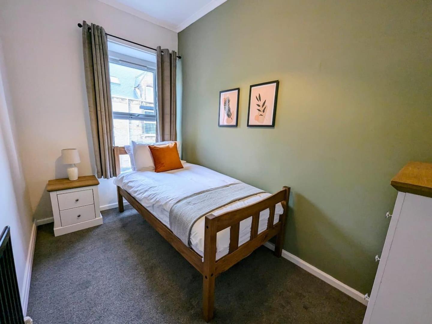 Spacious And Homey 4 Bedroom House Bishop Auckland Bagian luar foto