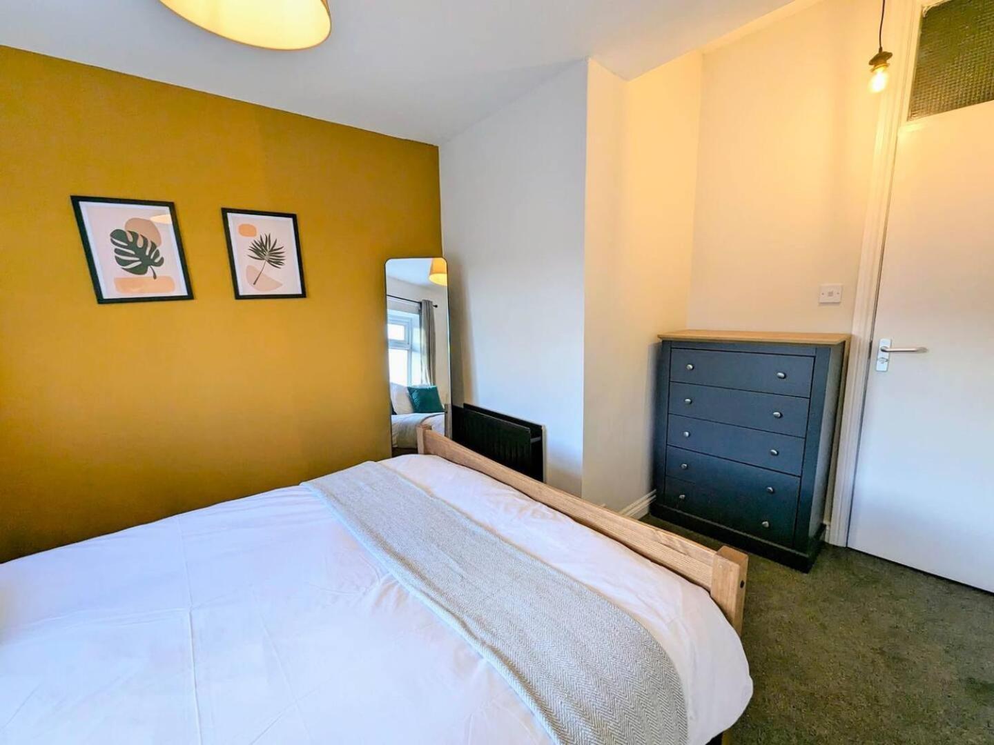 Spacious And Homey 4 Bedroom House Bishop Auckland Bagian luar foto