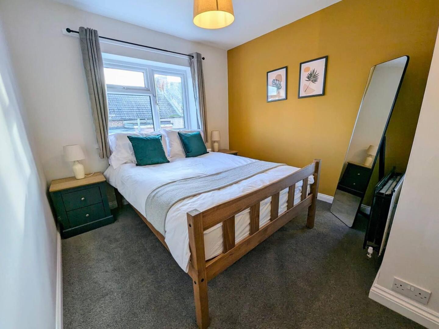 Spacious And Homey 4 Bedroom House Bishop Auckland Bagian luar foto
