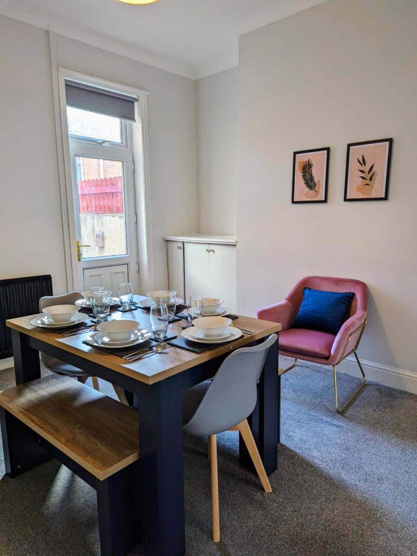 Spacious And Homey 4 Bedroom House Bishop Auckland Bagian luar foto